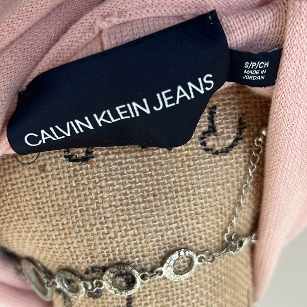 Calvin Klein Sweater‼️  - Picture 5 of 9